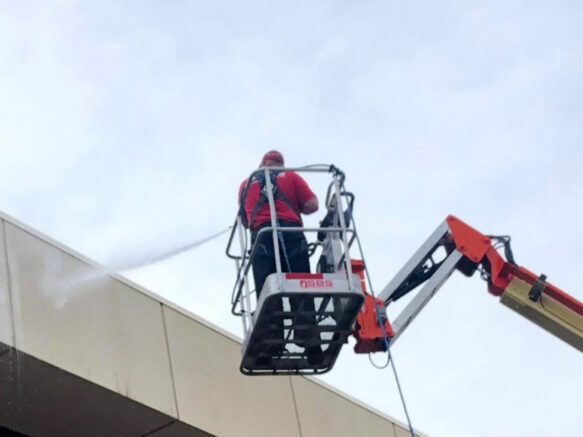 Akron Ohio commercial roof cleaning and power washing